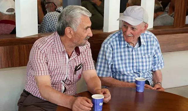 Emeklilere ücretsiz çay ve su ikramıyla kütüphane imkanı