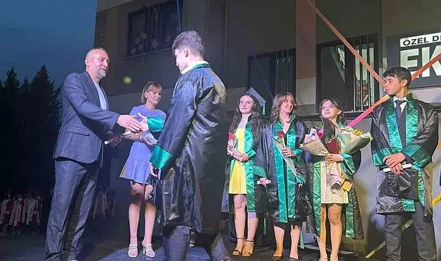 Ekobilim Kolejinden mezunlarına duygu ve coşku dolu uğurlama