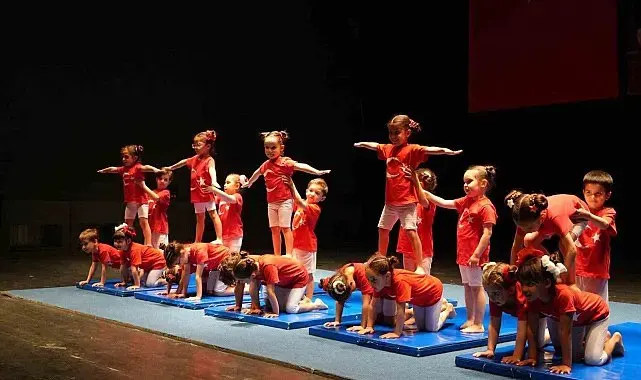 Cimnastik kursu öğrencileri hünerlerini sergiledi