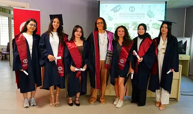 Sosyal Hizmet Bölümü öğrencileri mesleki yeminlerini ederek mezun oldu