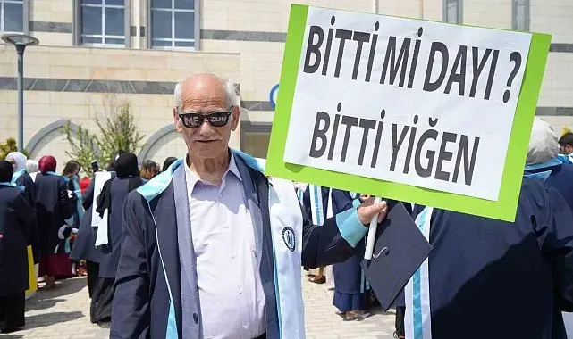 Bayburt'ta azmin hikâyesi: 71 yaşında başladığı üniversiteden 75 yaşında mezun oldu