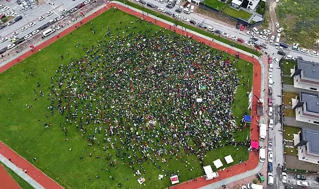 Kayseri'de milli maç heyecanını Talas'ta yaşamak isteyen vatandaşlar alanı doldurdu