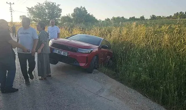 Bilecik'te 2 otomobil çarpıştı: 3 yaralı