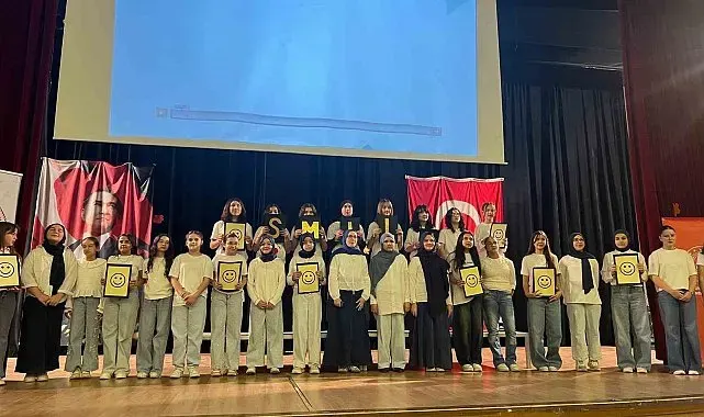 Gençler İngilizceyi sanatla buluşturdu