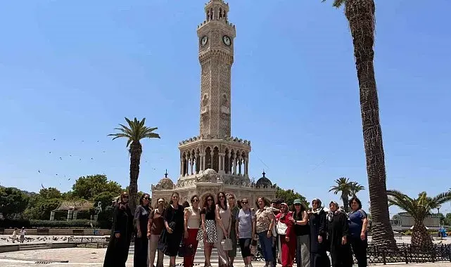 Manisalı kadınlar İzmir'i gezdi