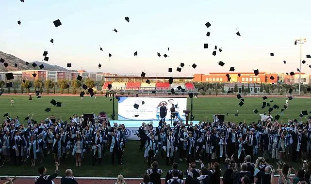 ADÜ Tıp Fakültesi 23. dönem mezuniyet ve yemin töreni gerçekleştirildi