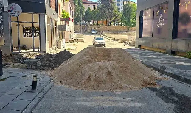 İnşaat çalışmasında 2 sokak kapanınca esnaf çileden çıktı