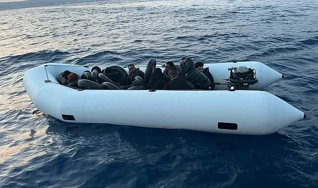 Kuşadası'nda 18 düzensiz göçmen kurtarıldı