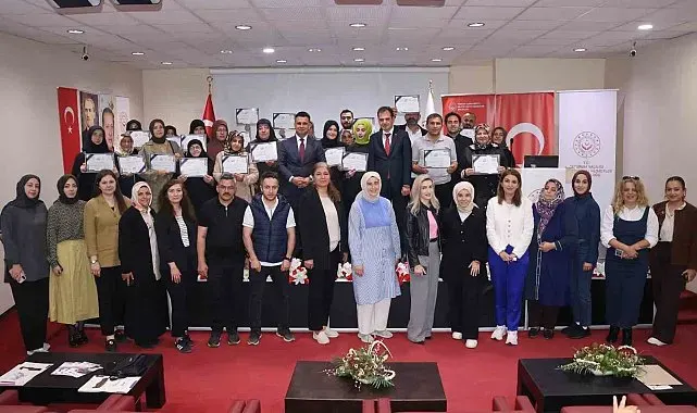 Erzurum'da "Benim köklü ailem" projesinde sertifika heyecanı