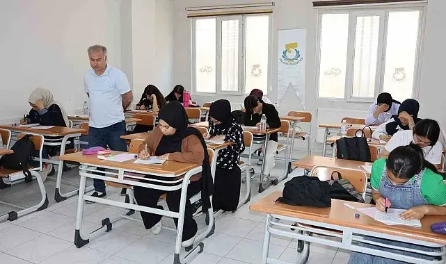 Haliliye'de gençler YKS'ye seri denemelerle hazırlanıyor