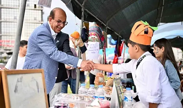 'Büyükler Pazar Görsün' etkinliğinin 36 bin 880 TL'lik geliri yetimlere bağışlandı