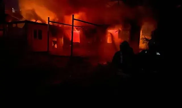 Alevlere teslim olan konteyner kullanılamaz hale geldi
