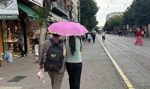 Eskişehir'de beklenen gök gürültülü sağanak yağış etkili oldu