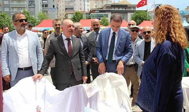 Çorum'da kursiyerlerin 1 yıldır yaptığı el emeği ürünler görücüye çıktı