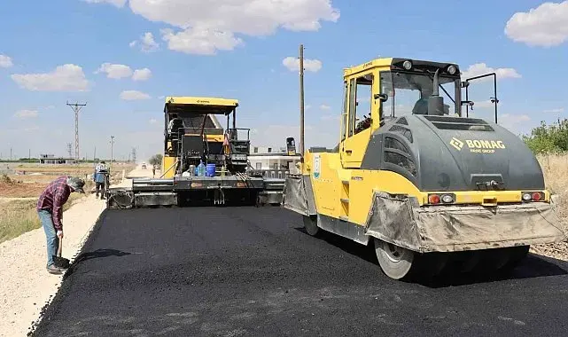 Şanlıurfa'da 14 kilometrelik grup yolunda asfalt seferberliği