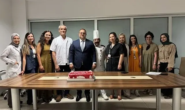 Muğla'da diyetisyenler günlerini pasta ile kutladı