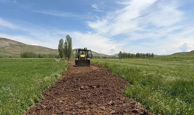 Gökçedere'de bozulan dağ ve arazi yollarında çalışma başlatıldı