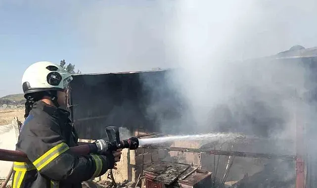 Antakya'da odunluk yangını