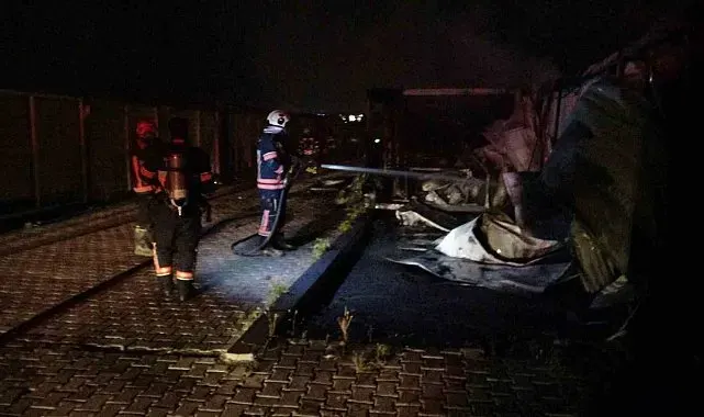 Malatya'da korkutan yangın: Ofis olarak kullanılan konteynerler kullanılamaz hale geldi