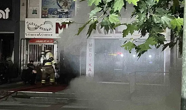 Manisa'da medikal ürünler satan iş yerinde yangın