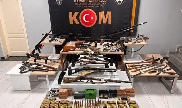 Uşak'ta silah ve tarihi nitelikteki tüfekler ele geçirildi