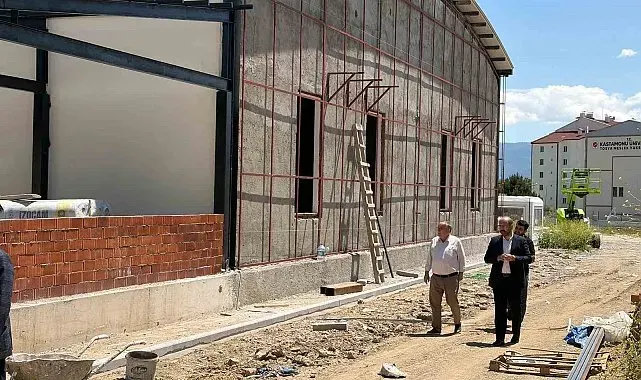 Başkan Kavaklıgil, Tosya Düğün Salonu'daki çalışmaları inceledi