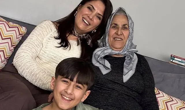 Ünlü yazar Dilek Cesur'un annesi gözyaşları içinde toprağa verildi