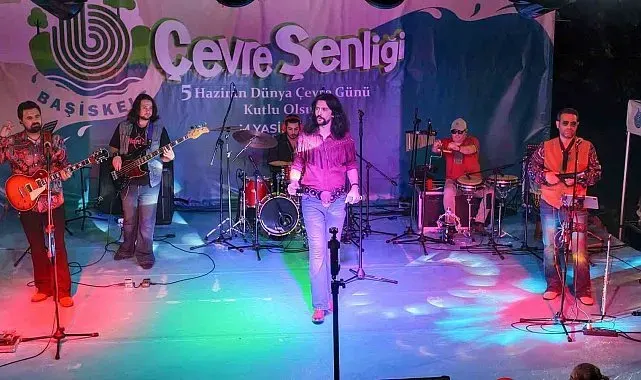 Anadolu Retro'dan Barış Manço şarkılarıyla konser coşkusu