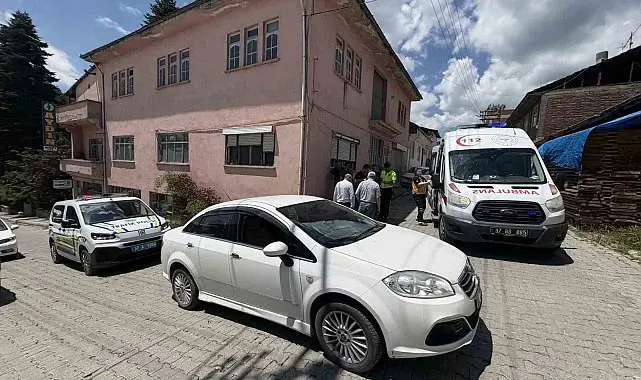 Oyun oynarken yola atlayan çocuğa otomobil çarptı