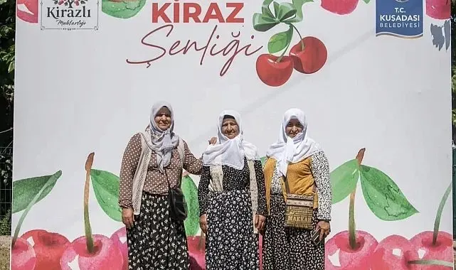 Kuşadası'ndaki Kiraz Şenliği binlerce ziyaretçiyi ağırladı