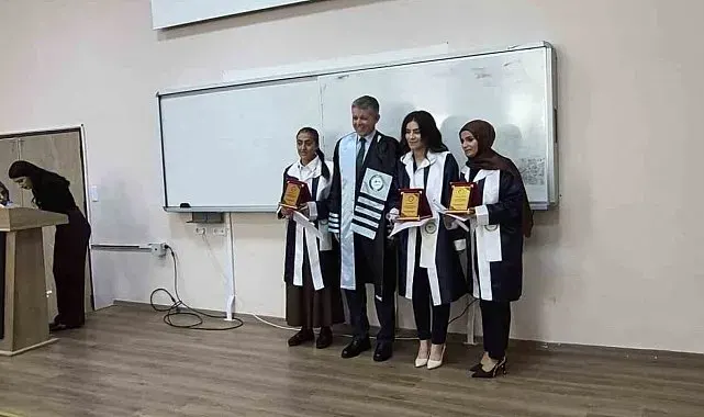 Iğdır Üniversitesi, Türk Dili ve Edebiyatı bölümü mezunlarını plaket ve belgelerle uğurladı