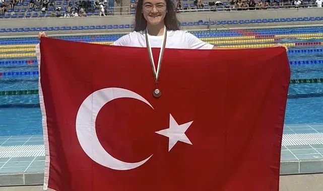 Milli yüzücü Ecrin Çevik'ten uluslararası başarı