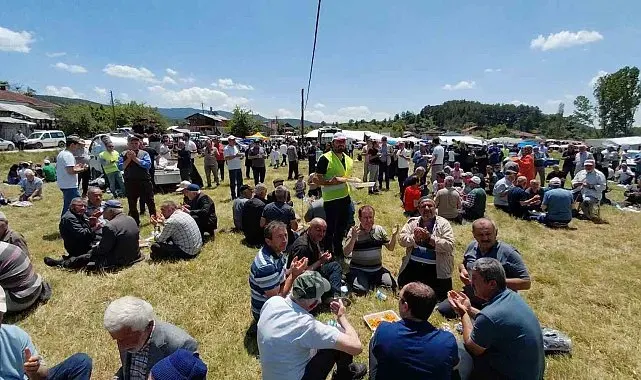Geleneksel Hacet Bayramı'nda yarım tondan fazla et dağıtıldı