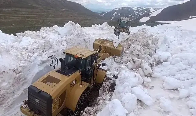 Erzurum'da Haziran ayında karla mücadele çalışması