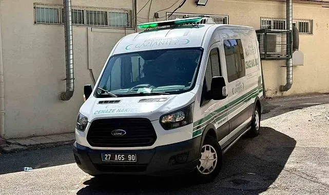 Gaziantep'te motosiklet bariyerlere çarptı: Genç sürücü hayatını kaybetti