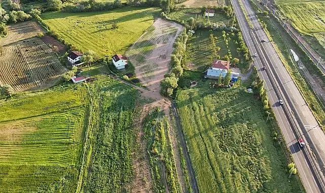 Kanaldan akan su sele dönüştü, tarlalar ve evler su altında kaldı