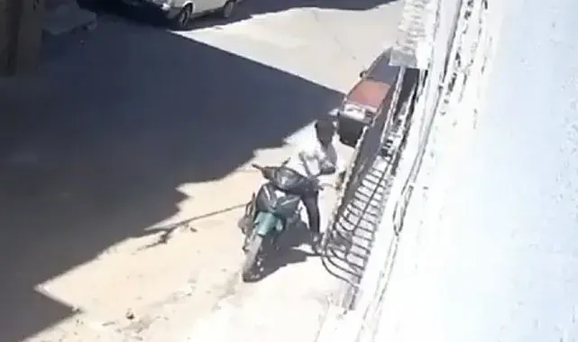 Gaziantep'te tepki çeken görüntü: Küçük kızını darbedip motosikletle sürükleyen baba gözaltına alındı