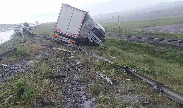 Yağmur kazaya neden oldu, sürücü yaralandı