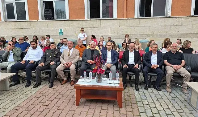 Bandırma'da hayat boyu öğrenme şenliği ve yılsonu sergisi açıldı