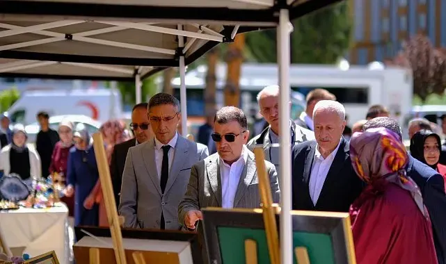 Bayburt Halk Eğitimi Merkezi kursiyerlerinden yıl sonu sergisi