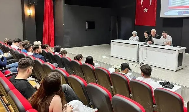 DPÜ Domaniç Hayme Ana MYO'da 'Avrupa Birliği ve Demokrasi' farkındalığı semineri düzenlendi