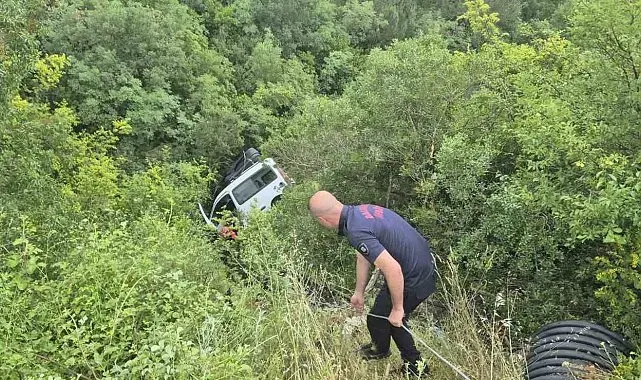 Araçta mahsur kalan yaralı kurtarıldı
