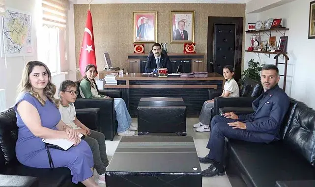 Tomarza'da en çok kitap okuyan öğrenciler ödüllendirildi