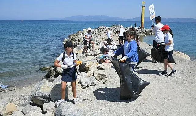 Geleceğin çevre gönüllüleri Kuşadası Belediyesi'nin etkinliğinde buluştu