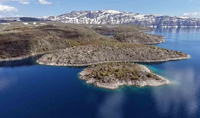 Nemrut Krater Gölü'nde turizm sezonu açıldı