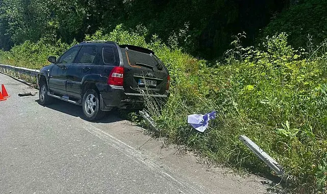 Bariyer aracın motoruna saplandı: 1 yaralı
