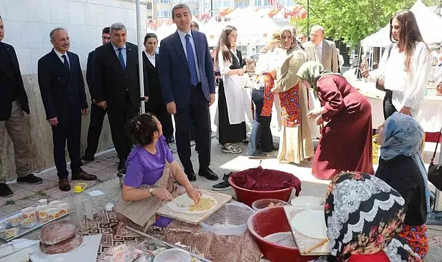 Halk Eğitim Merkezi Müdürlüğünde yıl sonu sergisi açıldı