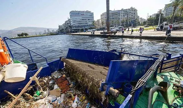 İzmir Körfezi'nden 1,2 milyon ton dip çamuru, binlerce ton atık temizlendi