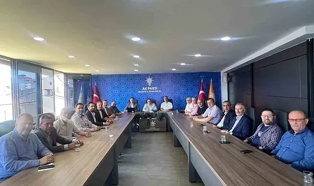 AK Parti'de yol haritası masaya yatırıldı