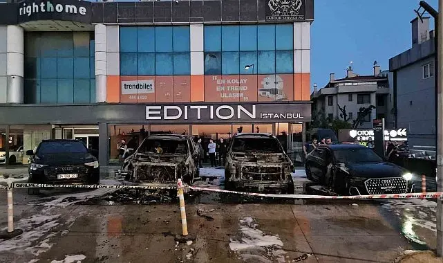 Bakırköy'de 50 milyon TL değerinde 4 otomobil alevlere teslim oldu